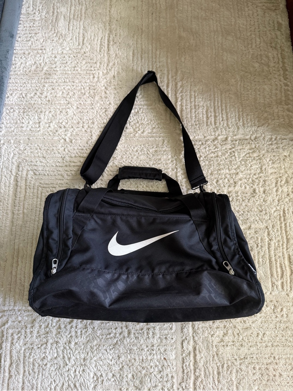 Nike Black Duffle Bag Men’s Gym & Travel Shoulder Bag